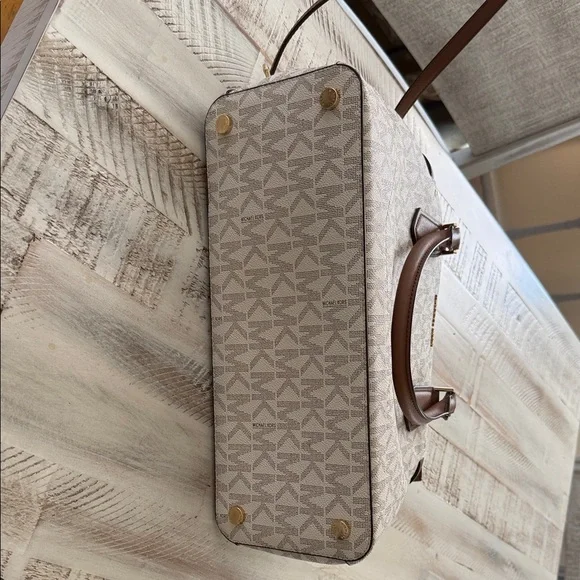 Michael Kors Cream Vanilla Signature Satchel with Brown Trim - Picture 11 of 12
